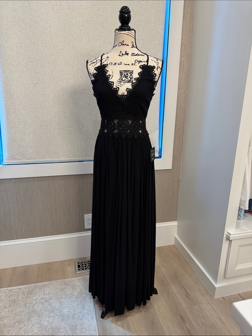 Lulu's Black Lace-Trim Maxi Dress